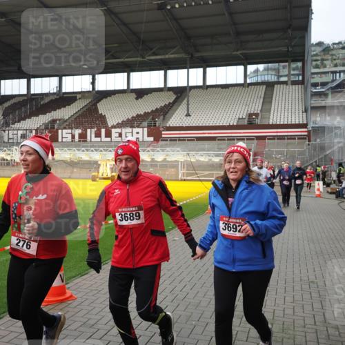 07.12.2025 - St. Pauli X-Mass-Run No. 15 Fabian Wolf http://msf.ph/oto/9424361 07.12.2025 12:06:56 Ziel 276, 339, 345, 1844, 1846, 3689, 3692, 4017, 4018, 4033, 4143, 4314, 4328, 4342, 4345, 4346, 4360, 4361, 4390, 4416, 4725 meine-sportfotos.de
