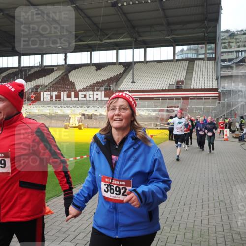 07.12.2025 - St. Pauli X-Mass-Run No. 15 Fabian Wolf http://msf.ph/oto/9424364 07.12.2025 12:06:57 Ziel 276, 339, 345, 1580, 1583, 1844, 1846, 3689, 3692, 4017, 4018, 4033, 4143, 4314, 4328, 4342, 4345, 4346, 4360, 4361, 4390, 4416, 4725 meine-sportfotos.de