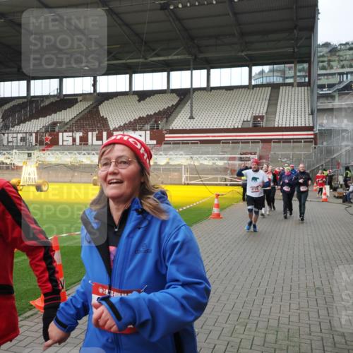 07.12.2025 - St. Pauli X-Mass-Run No. 15 Fabian Wolf http://msf.ph/oto/9424365 07.12.2025 12:06:57 Ziel 276, 339, 345, 1580, 1583, 1844, 1846, 3689, 3692, 4017, 4018, 4033, 4143, 4314, 4328, 4342, 4345, 4346, 4360, 4361, 4390, 4416, 4725 meine-sportfotos.de