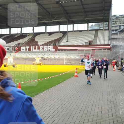 07.12.2025 - St. Pauli X-Mass-Run No. 15 Fabian Wolf http://msf.ph/oto/9424367 07.12.2025 12:06:57 Ziel 276, 339, 345, 1580, 1583, 1844, 1846, 3689, 3692, 4017, 4018, 4033, 4143, 4314, 4328, 4342, 4345, 4346, 4360, 4361, 4390, 4416, 4725 meine-sportfotos.de