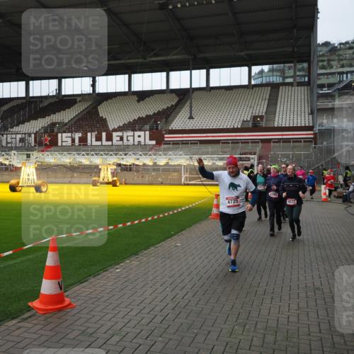 07.12.2025 - St. Pauli X-Mass-Run No. 15 Fabian Wolf http://msf.ph/oto/9424372 07.12.2025 12:06:58 Ziel 276, 1580, 1583, 1844, 1846, 3689, 3692, 4017, 4018, 4033, 4143, 4314, 4328, 4342, 4345, 4346, 4360, 4361, 4390, 4416, 4725 meine-sportfotos.de