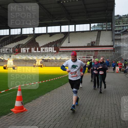07.12.2025 - St. Pauli X-Mass-Run No. 15 Fabian Wolf http://msf.ph/oto/9424375 07.12.2025 12:06:59 Ziel 276, 1580, 1583, 1844, 1846, 3689, 3692, 4017, 4018, 4033, 4143, 4314, 4328, 4342, 4345, 4346, 4360, 4361, 4390, 4416, 4725 meine-sportfotos.de