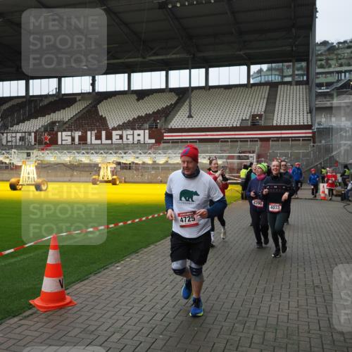 07.12.2025 - St. Pauli X-Mass-Run No. 15 Fabian Wolf http://msf.ph/oto/9424376 07.12.2025 12:06:59 Ziel 276, 1580, 1583, 1844, 1846, 3689, 3692, 4017, 4018, 4033, 4143, 4314, 4328, 4342, 4345, 4346, 4360, 4361, 4390, 4416, 4725 meine-sportfotos.de