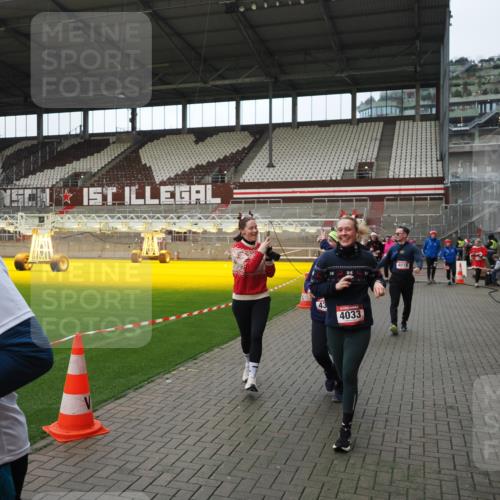 07.12.2025 - St. Pauli X-Mass-Run No. 15 Fabian Wolf http://msf.ph/oto/9424381 07.12.2025 12:07:00 Ziel 276, 1580, 1583, 1844, 1846, 3689, 3692, 4017, 4018, 4033, 4143, 4314, 4328, 4342, 4345, 4346, 4360, 4361, 4390, 4416, 4725 meine-sportfotos.de