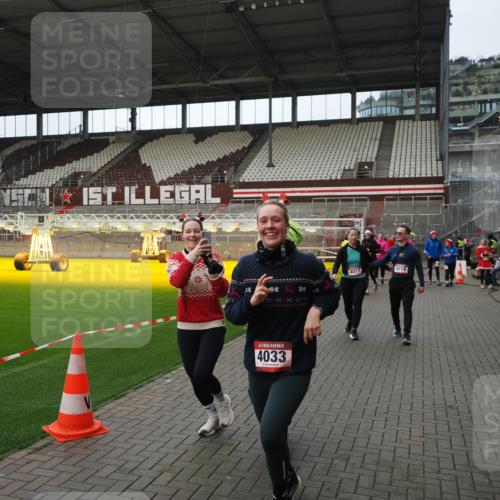 07.12.2025 - St. Pauli X-Mass-Run No. 15 Fabian Wolf http://msf.ph/oto/9424384 07.12.2025 12:07:01 Ziel 276, 1580, 1583, 1844, 1846, 3456, 3689, 3692, 4017, 4018, 4033, 4143, 4314, 4328, 4342, 4360, 4361, 4390, 4725 meine-sportfotos.de