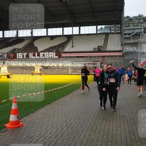 07.12.2025 - St. Pauli X-Mass-Run No. 15 Fabian Wolf http://msf.ph/oto/9424393 07.12.2025 12:07:03 Ziel 276, 1580, 1583, 1844, 1846, 3456, 3689, 4017, 4018, 4033, 4143, 4314, 4328, 4360, 4361, 4390, 4725 meine-sportfotos.de