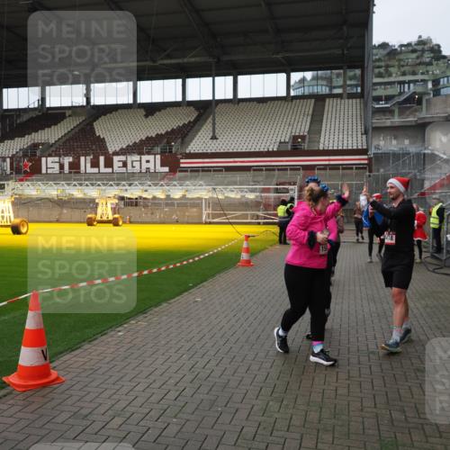 07.12.2025 - St. Pauli X-Mass-Run No. 15 Fabian Wolf http://msf.ph/oto/9424411 07.12.2025 12:07:08 Ziel 1580, 1583, 3251, 3262, 3456, 4017, 4018, 4033, 4314, 4328, 4360, 4361, 4390, 4725 meine-sportfotos.de