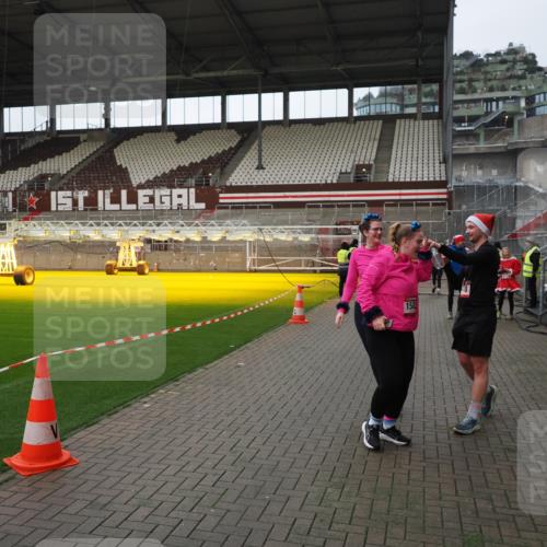 07.12.2025 - St. Pauli X-Mass-Run No. 15 Fabian Wolf http://msf.ph/oto/9424412 07.12.2025 12:07:08 Ziel 1580, 1583, 3251, 3262, 3456, 4017, 4018, 4033, 4314, 4328, 4360, 4361, 4390, 4725 meine-sportfotos.de