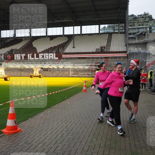 07.12.2025 - St. Pauli X-Mass-Run No. 15 Fabian Wolf http://msf.ph/oto/9424413 07.12.2025 12:07:08 Ziel 1580, 1583, 3251, 3262, 3456, 4017, 4018, 4033, 4314, 4328, 4360, 4361, 4390, 4725 meine-sportfotos.de