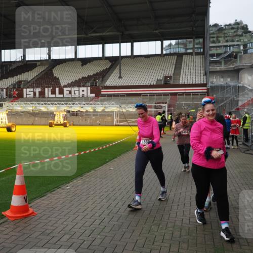 07.12.2025 - St. Pauli X-Mass-Run No. 15 Fabian Wolf http://msf.ph/oto/9424414 07.12.2025 12:07:09 Ziel 1580, 1583, 1958, 3251, 3262, 3456, 4017, 4018, 4033, 4314, 4328, 4360, 4361, 4390, 4725 meine-sportfotos.de