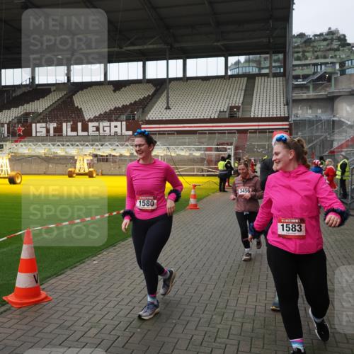 07.12.2025 - St. Pauli X-Mass-Run No. 15 Fabian Wolf http://msf.ph/oto/9424417 07.12.2025 12:07:09 Ziel 1580, 1583, 1958, 3251, 3262, 3456, 4017, 4018, 4033, 4314, 4328, 4360, 4361, 4390, 4725 meine-sportfotos.de