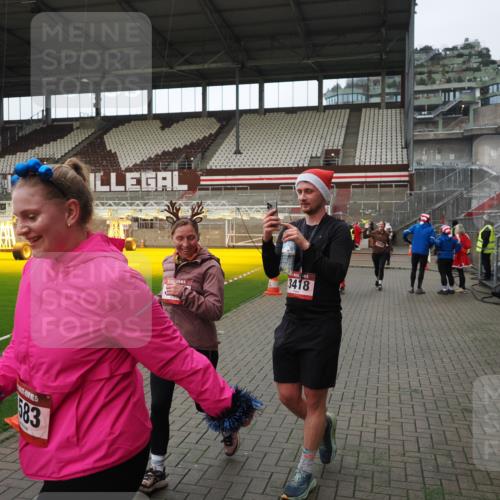 07.12.2025 - St. Pauli X-Mass-Run No. 15 Fabian Wolf http://msf.ph/oto/9424424 07.12.2025 12:07:11 Ziel 1580, 1583, 1958, 3251, 3262, 3456, 4017, 4018, 4033, 4238, 4314, 4328, 4360, 4361, 4390, 4725 meine-sportfotos.de