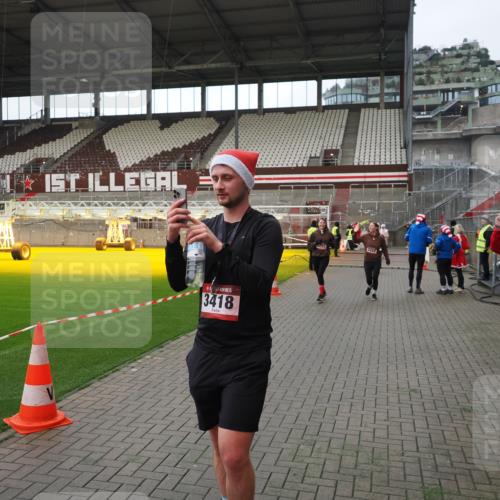 07.12.2025 - St. Pauli X-Mass-Run No. 15 Fabian Wolf http://msf.ph/oto/9424425 07.12.2025 12:07:11 Ziel 1580, 1583, 1958, 3251, 3262, 3456, 4017, 4018, 4033, 4238, 4314, 4328, 4360, 4361, 4390, 4725 meine-sportfotos.de