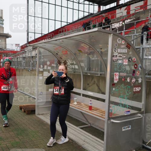 07.12.2025 - St. Pauli X-Mass-Run No. 15 Fabian Wolf http://msf.ph/oto/9424428 07.12.2025 12:07:12 Ziel 1580, 1583, 1958, 3251, 3262, 3456, 4017, 4018, 4238, 4314, 4328, 4360, 4361, 4390 meine-sportfotos.de