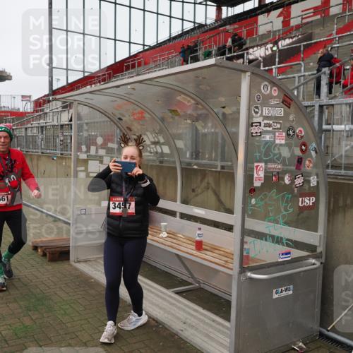 07.12.2025 - St. Pauli X-Mass-Run No. 15 Fabian Wolf http://msf.ph/oto/9424429 07.12.2025 12:07:12 Ziel 1580, 1583, 1958, 3251, 3262, 3456, 4017, 4018, 4238, 4314, 4328, 4360, 4361, 4390 meine-sportfotos.de