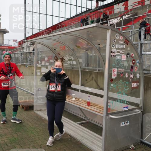 07.12.2025 - St. Pauli X-Mass-Run No. 15 Fabian Wolf http://msf.ph/oto/9424430 07.12.2025 12:07:13 Ziel 1580, 1583, 1958, 3251, 3262, 3456, 4017, 4018, 4238, 4314, 4328, 4360, 4361 meine-sportfotos.de