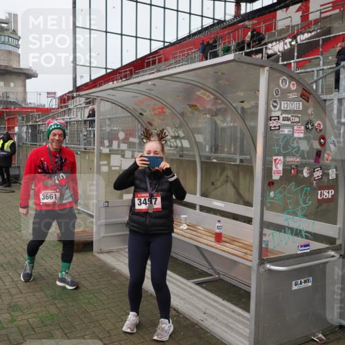 07.12.2025 - St. Pauli X-Mass-Run No. 15 Fabian Wolf http://msf.ph/oto/9424431 07.12.2025 12:07:13 Ziel 1580, 1583, 1958, 3251, 3262, 3456, 4017, 4018, 4238, 4314, 4328, 4360, 4361 meine-sportfotos.de