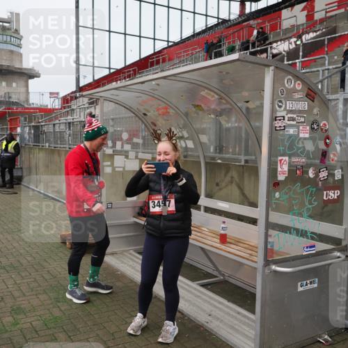 07.12.2025 - St. Pauli X-Mass-Run No. 15 Fabian Wolf http://msf.ph/oto/9424435 07.12.2025 12:07:14 Ziel 1580, 1583, 1958, 3251, 3262, 3456, 4238, 4314, 4328, 4360, 4361 meine-sportfotos.de