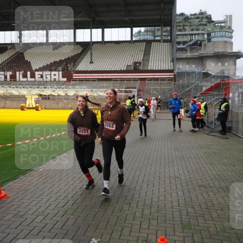 07.12.2025 - St. Pauli X-Mass-Run No. 15 Fabian Wolf http://msf.ph/oto/9424436 07.12.2025 12:07:14 Ziel 1580, 1583, 1958, 3251, 3262, 3456, 4238, 4314, 4328, 4360, 4361 meine-sportfotos.de
