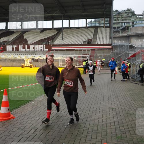 07.12.2025 - St. Pauli X-Mass-Run No. 15 Fabian Wolf http://msf.ph/oto/9424437 07.12.2025 12:07:14 Ziel 1580, 1583, 1958, 3251, 3262, 3456, 4238, 4314, 4328, 4360, 4361 meine-sportfotos.de