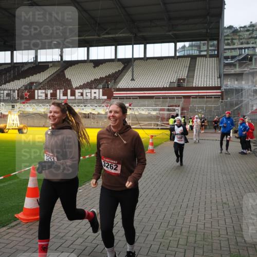 07.12.2025 - St. Pauli X-Mass-Run No. 15 Fabian Wolf http://msf.ph/oto/9424439 07.12.2025 12:07:15 Ziel 1580, 1583, 1958, 3251, 3262, 3456, 4238, 4314, 4328, 4360, 4361 meine-sportfotos.de