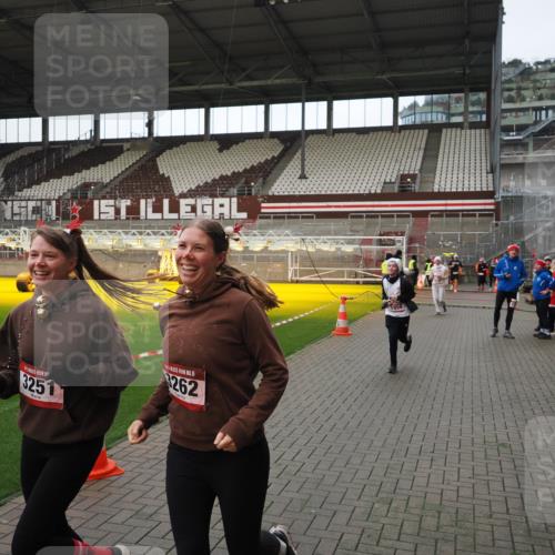 07.12.2025 - St. Pauli X-Mass-Run No. 15 Fabian Wolf http://msf.ph/oto/9424440 07.12.2025 12:07:15 Ziel 1580, 1583, 1958, 3251, 3262, 3456, 4238, 4314, 4328, 4360, 4361 meine-sportfotos.de