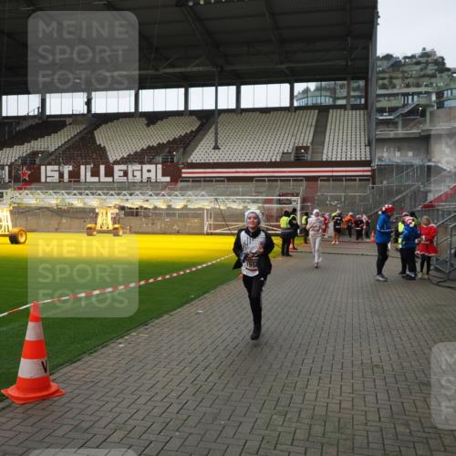 07.12.2025 - St. Pauli X-Mass-Run No. 15 Fabian Wolf http://msf.ph/oto/9424443 07.12.2025 12:07:16 Ziel 1580, 1583, 1958, 3251, 3262, 3456, 4238, 4328 meine-sportfotos.de