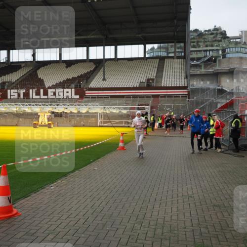 07.12.2025 - St. Pauli X-Mass-Run No. 15 Fabian Wolf http://msf.ph/oto/9424450 07.12.2025 12:07:18 Ziel 1958, 3251, 3262, 3456, 3818, 3819, 4238 meine-sportfotos.de