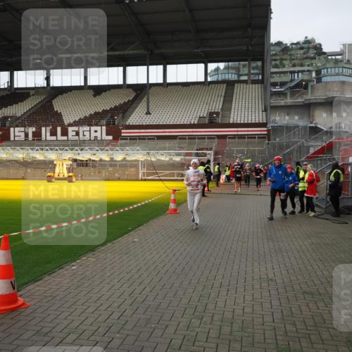 07.12.2025 - St. Pauli X-Mass-Run No. 15 Fabian Wolf http://msf.ph/oto/9424451 07.12.2025 12:07:18 Ziel 1958, 3251, 3262, 3456, 3818, 3819, 4238 meine-sportfotos.de