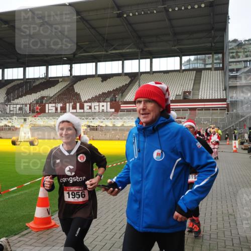 07.12.2025 - St. Pauli X-Mass-Run No. 15 Fabian Wolf http://msf.ph/oto/9424477 07.12.2025 12:07:28 Ziel 1958, 1959, 3348, 3708, 3709, 3710, 3711, 3726, 3728, 3818, 3819, 4238, 4755 meine-sportfotos.de