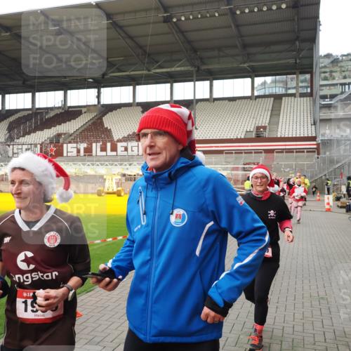 07.12.2025 - St. Pauli X-Mass-Run No. 15 Fabian Wolf http://msf.ph/oto/9424478 07.12.2025 12:07:28 Ziel 1958, 1959, 3348, 3708, 3709, 3710, 3711, 3726, 3728, 3818, 3819, 4238, 4755 meine-sportfotos.de