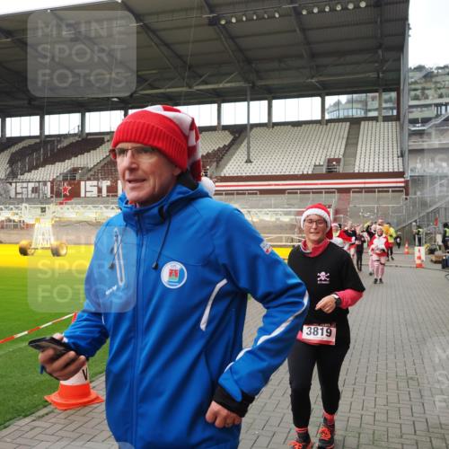 07.12.2025 - St. Pauli X-Mass-Run No. 15 Fabian Wolf http://msf.ph/oto/9424479 07.12.2025 12:07:28 Ziel 1958, 1959, 3348, 3708, 3709, 3710, 3711, 3726, 3728, 3818, 3819, 4238, 4755 meine-sportfotos.de