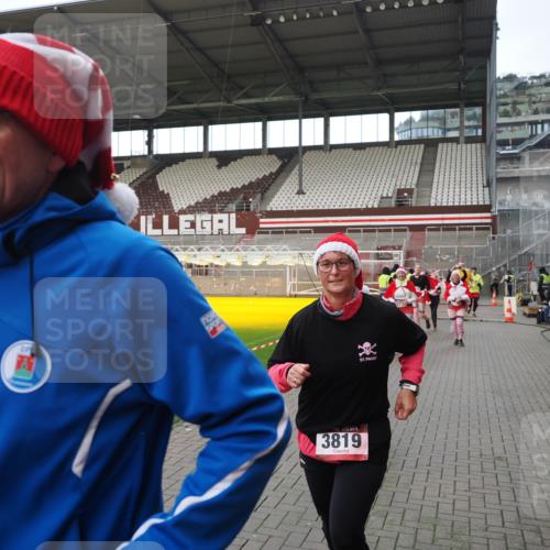 07.12.2025 - St. Pauli X-Mass-Run No. 15 Fabian Wolf http://msf.ph/oto/9424480 07.12.2025 12:07:28 Ziel 1958, 1959, 3348, 3708, 3709, 3710, 3711, 3726, 3728, 3818, 3819, 4238, 4755 meine-sportfotos.de