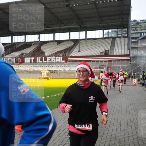 07.12.2025 - St. Pauli X-Mass-Run No. 15 Fabian Wolf http://msf.ph/oto/9424481 07.12.2025 12:07:29 Ziel 1958, 1959, 3348, 3708, 3709, 3710, 3711, 3726, 3728, 3818, 3819, 4238, 4724, 4755 meine-sportfotos.de