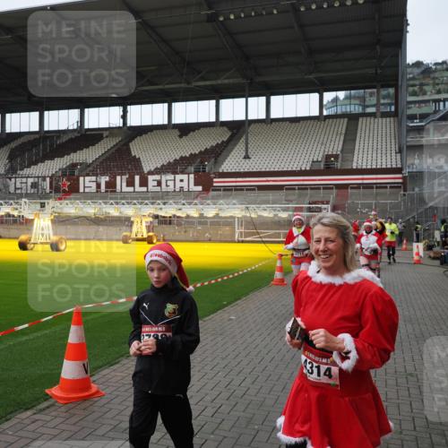 07.12.2025 - St. Pauli X-Mass-Run No. 15 Fabian Wolf http://msf.ph/oto/9424486 07.12.2025 12:07:30 Ziel 1959, 3348, 3708, 3709, 3710, 3711, 3726, 3728, 3818, 3819, 4238, 4724, 4755 meine-sportfotos.de