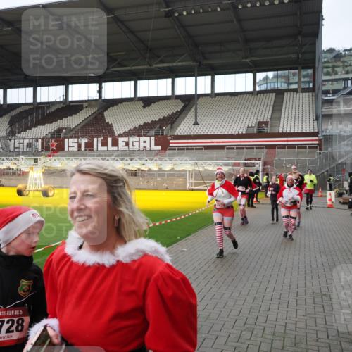 07.12.2025 - St. Pauli X-Mass-Run No. 15 Fabian Wolf http://msf.ph/oto/9424489 07.12.2025 12:07:30 Ziel 1959, 3348, 3708, 3709, 3710, 3711, 3726, 3728, 3818, 3819, 4238, 4724, 4755 meine-sportfotos.de