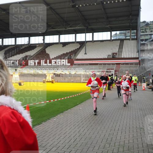 07.12.2025 - St. Pauli X-Mass-Run No. 15 Fabian Wolf http://msf.ph/oto/9424490 07.12.2025 12:07:30 Ziel 1959, 3348, 3708, 3709, 3710, 3711, 3726, 3728, 3818, 3819, 4238, 4724, 4755 meine-sportfotos.de