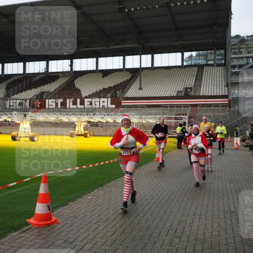 07.12.2025 - St. Pauli X-Mass-Run No. 15 Fabian Wolf http://msf.ph/oto/9424493 07.12.2025 12:07:31 Ziel 1959, 3348, 3666, 3708, 3709, 3710, 3711, 3726, 3728, 3818, 3819, 4238, 4724, 4755 meine-sportfotos.de