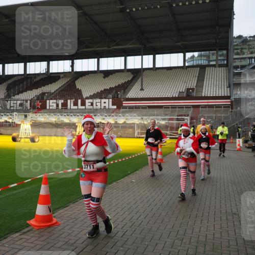 07.12.2025 - St. Pauli X-Mass-Run No. 15 Fabian Wolf http://msf.ph/oto/9424496 07.12.2025 12:07:32 Ziel 1959, 3348, 3666, 3708, 3709, 3710, 3711, 3726, 3728, 3818, 3819, 4724, 4755 meine-sportfotos.de