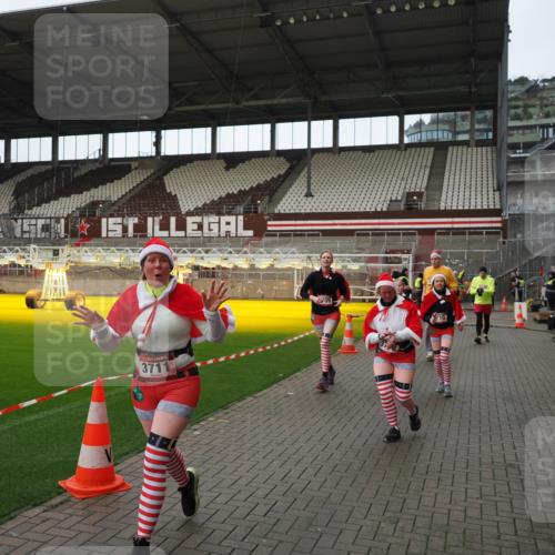 07.12.2025 - St. Pauli X-Mass-Run No. 15 Fabian Wolf http://msf.ph/oto/9424497 07.12.2025 12:07:32 Ziel 1959, 3348, 3666, 3708, 3709, 3710, 3711, 3726, 3728, 3818, 3819, 4724, 4755 meine-sportfotos.de