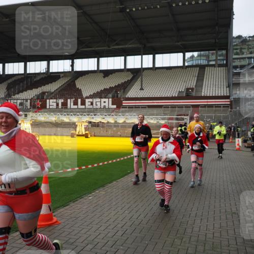 07.12.2025 - St. Pauli X-Mass-Run No. 15 Fabian Wolf http://msf.ph/oto/9424499 07.12.2025 12:07:32 Ziel 1959, 3348, 3666, 3708, 3709, 3710, 3711, 3726, 3728, 3818, 3819, 4724, 4755 meine-sportfotos.de
