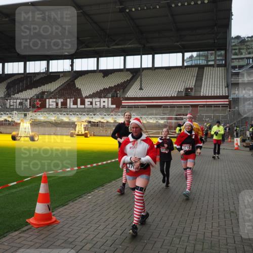 07.12.2025 - St. Pauli X-Mass-Run No. 15 Fabian Wolf http://msf.ph/oto/9424501 07.12.2025 12:07:33 Ziel 1959, 3348, 3666, 3708, 3709, 3710, 3711, 3726, 3728, 3818, 3819, 4724, 4755 meine-sportfotos.de