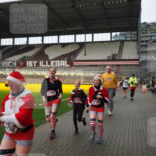 07.12.2025 - St. Pauli X-Mass-Run No. 15 Fabian Wolf http://msf.ph/oto/9424506 07.12.2025 12:07:34 Ziel 1959, 3348, 3666, 3708, 3709, 3710, 3711, 3726, 3728, 3818, 3819, 4724, 4755, 4786, 4791, 4792 meine-sportfotos.de
