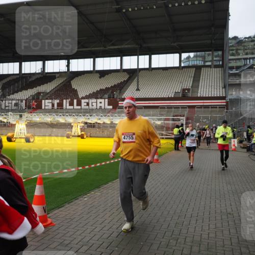 07.12.2025 - St. Pauli X-Mass-Run No. 15 Fabian Wolf http://msf.ph/oto/9424511 07.12.2025 12:07:35 Ziel 1959, 3348, 3666, 3708, 3709, 3710, 3711, 3726, 3728, 3818, 3819, 4724, 4755, 4786, 4791, 4792 meine-sportfotos.de