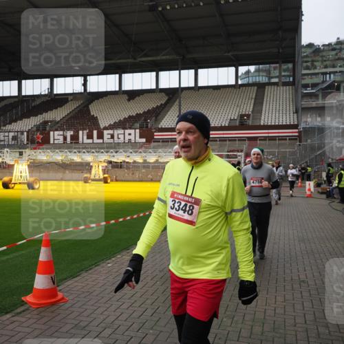 07.12.2025 - St. Pauli X-Mass-Run No. 15 Fabian Wolf http://msf.ph/oto/9424531 07.12.2025 12:07:42 Ziel 3348, 3460, 3666, 3667, 3691, 3708, 3709, 3710, 3711, 3726, 3739, 3816, 4210, 4332, 4724, 4730, 4755, 4786, 4791, 4792 meine-sportfotos.de