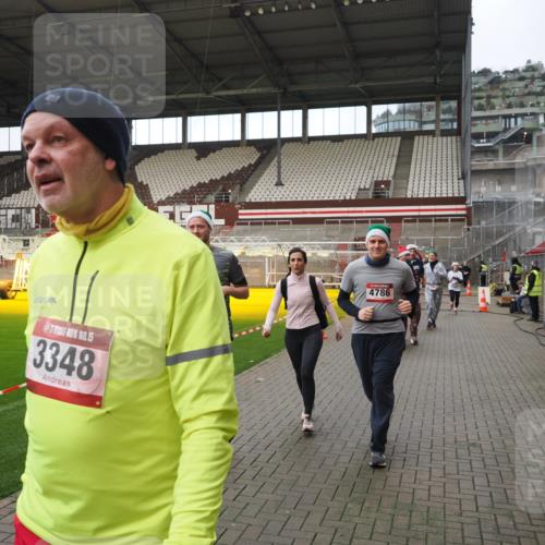 07.12.2025 - St. Pauli X-Mass-Run No. 15 Fabian Wolf http://msf.ph/oto/9424534 07.12.2025 12:07:42 Ziel 3348, 3460, 3666, 3667, 3691, 3708, 3709, 3710, 3711, 3726, 3739, 3816, 4210, 4332, 4724, 4730, 4755, 4786, 4791, 4792 meine-sportfotos.de