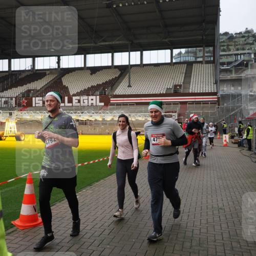 07.12.2025 - St. Pauli X-Mass-Run No. 15 Fabian Wolf http://msf.ph/oto/9424536 07.12.2025 12:07:43 Ziel 3348, 3460, 3666, 3667, 3691, 3709, 3710, 3726, 3739, 3816, 4210, 4332, 4724, 4730, 4755, 4786, 4791, 4792 meine-sportfotos.de