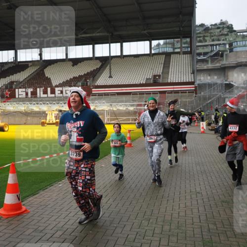 07.12.2025 - St. Pauli X-Mass-Run No. 15 Fabian Wolf http://msf.ph/oto/9424545 07.12.2025 12:07:46 Ziel 3348, 3460, 3666, 3667, 3691, 3739, 3816, 4210, 4332, 4724, 4730, 4755, 4786, 4791, 4792 meine-sportfotos.de