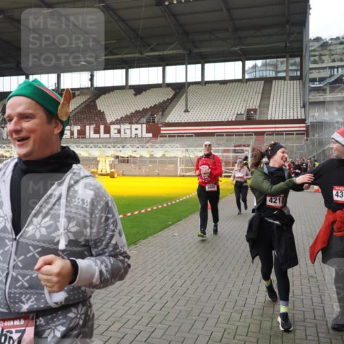 07.12.2025 - St. Pauli X-Mass-Run No. 15 Fabian Wolf http://msf.ph/oto/9424554 07.12.2025 12:07:47 Ziel 849, 850, 3348, 3460, 3666, 3667, 3691, 3739, 3816, 4210, 4332, 4724, 4730, 4786, 4791, 4792 meine-sportfotos.de