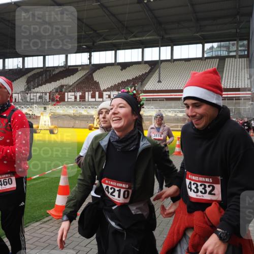 07.12.2025 - St. Pauli X-Mass-Run No. 15 Fabian Wolf http://msf.ph/oto/9424564 07.12.2025 12:07:50 Ziel 587, 849, 850, 1899, 3460, 3666, 3667, 3691, 3739, 3816, 3898, 3899, 4035, 4210, 4332, 4730, 4786, 4791, 4792 meine-sportfotos.de